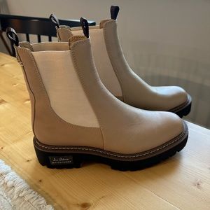 BRAND NEW Sam Edelman Chelsea Boots